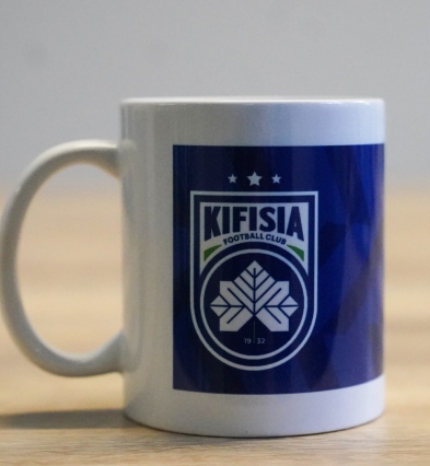 Κούπα με μπλέ φόντο και λογότυπο Kifisia FC