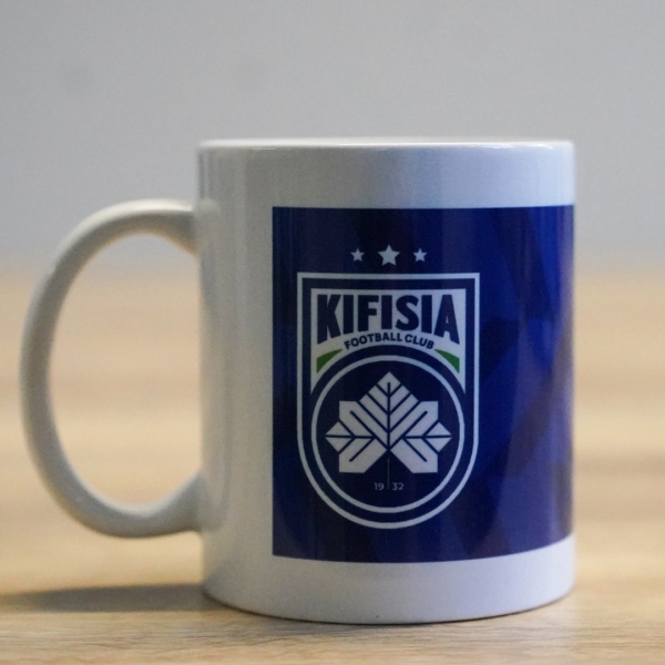 Κούπα με μπλέ φόντο και λογότυπο Kifisia FC